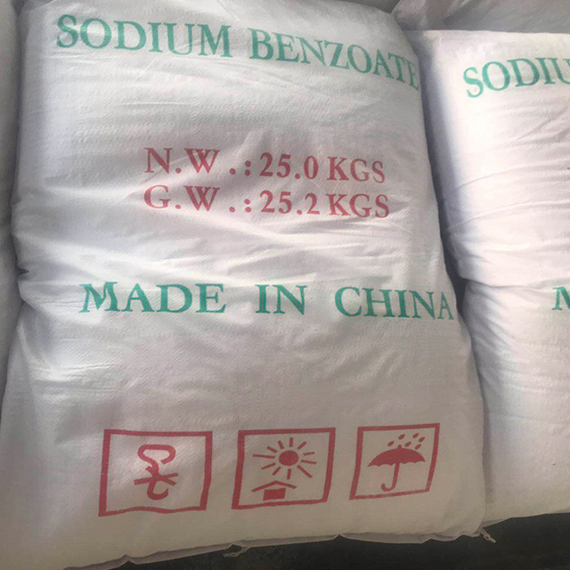 Uso de sorbato de potasio y benzoato de sodio c7h5nao2 precio en polvo seguro como conservante en productos alimenticios en jugo